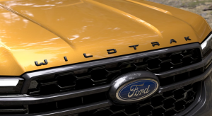 Everest Wildtrak Hood Lettering 1024x559